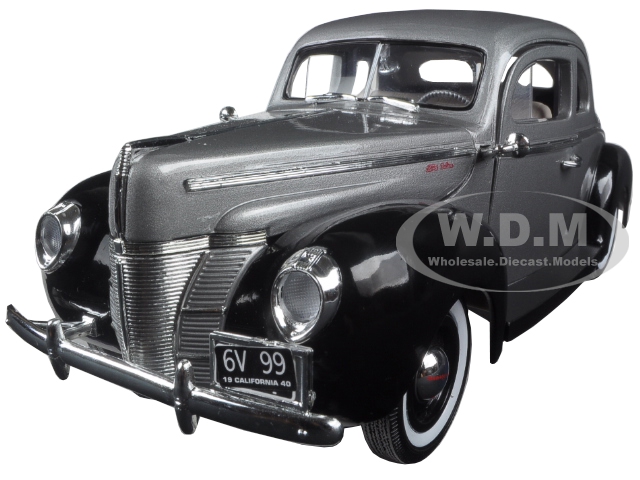 1940 Ford Deluxe Grey and Black Timeless Classics 1/18 Diecast Model Car by Motormax