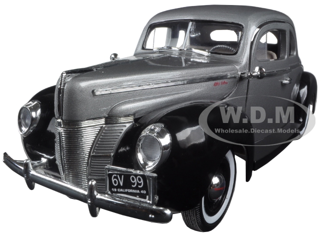 1940 Ford Deluxe Grey And Black "timeless Classics" 1/18 Diecast Model Car By Motormax