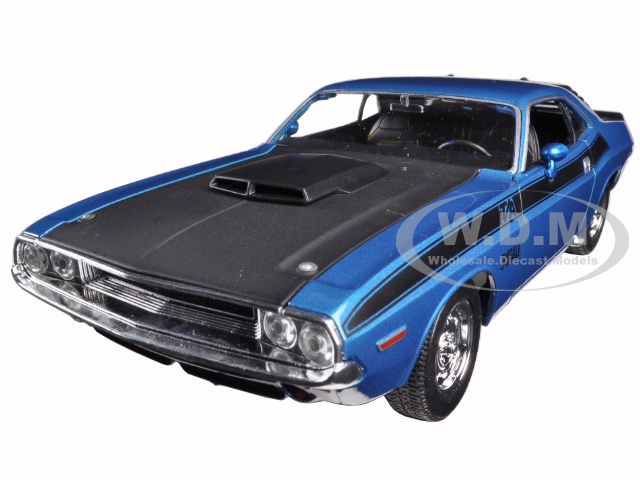 1970 Dodge Challenger T/a Blue With Black Hood 1/24-1/27 Diecast Model Car By Welly