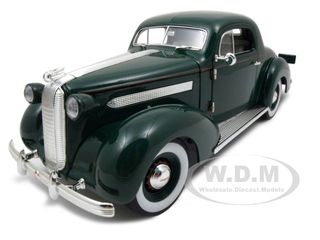 1936 Pontiac Deluxe Green 1/18 Diecast Model Car by Signature Models
