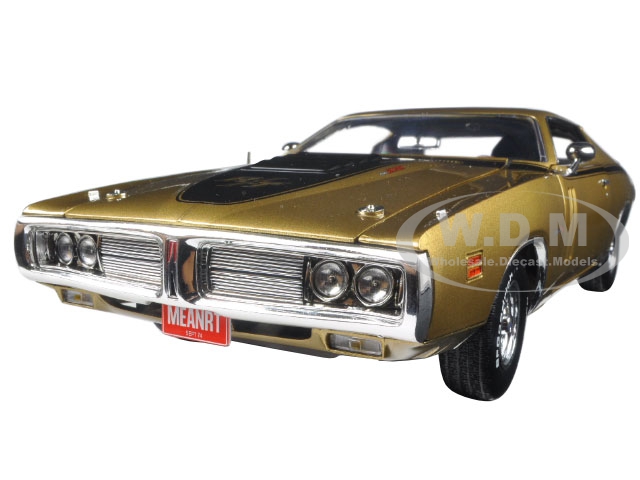 1971 Dodge Charger R/t 440 Six Pack 50th Anniversary Gy8 Metallic Gold Limited Edition To 1002pc 1/18 Diecast Model Car By Autoworld