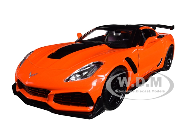 2019 Chevrolet Corvette ZR1 Orange with Black Accents 1/24 Diecast Model Car by Motormax