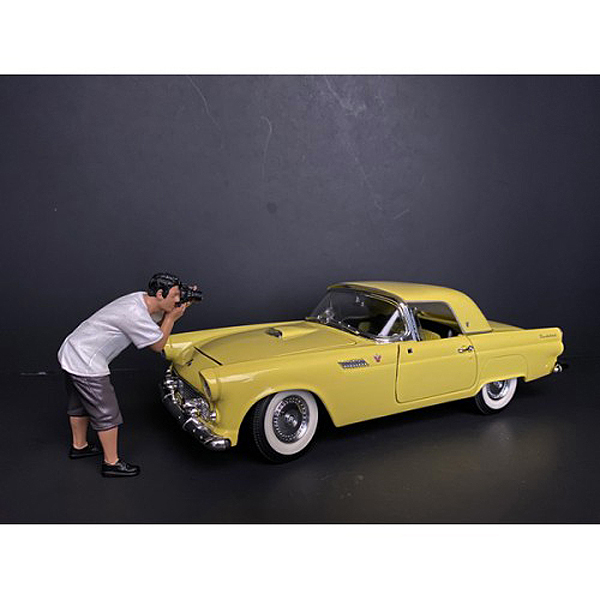 "weekend Car Show" Figurine Iv For 1/24 Scale Models By American Diorama