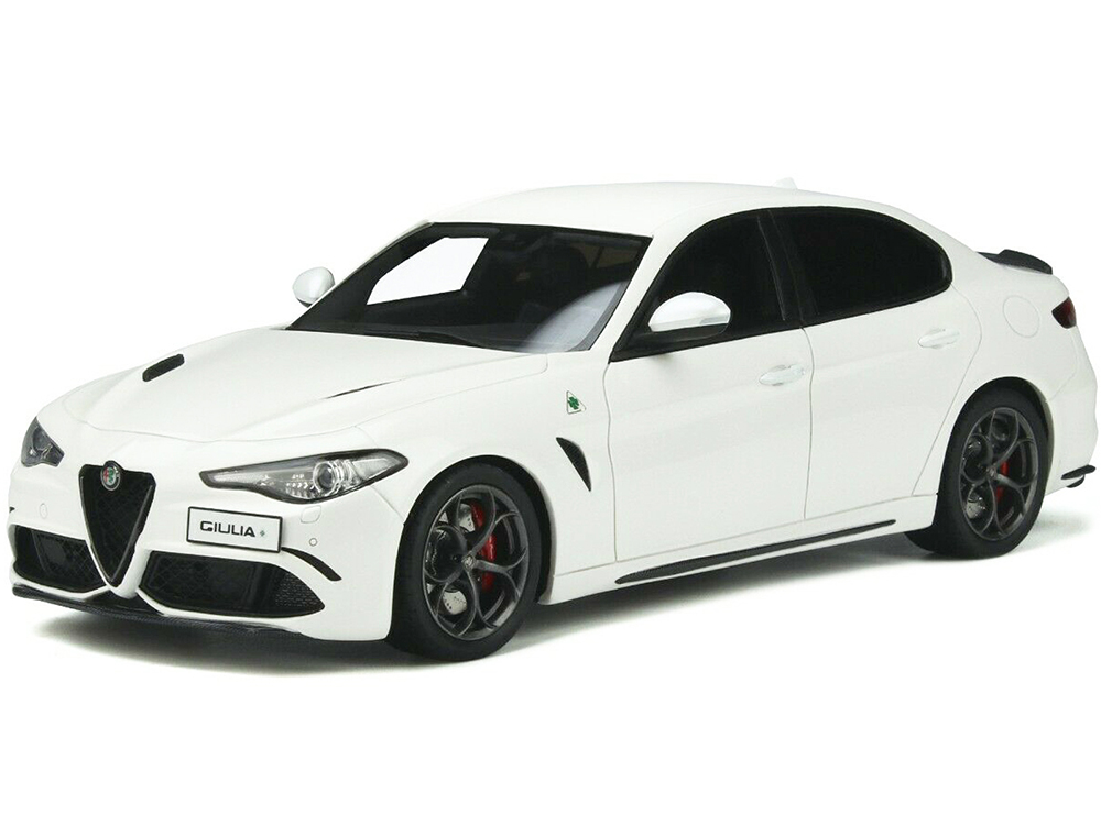 Alfa Romeo Giulia Quadrifoglio White Trofeo Limited Edition to 2500 pieces Worldwide 1/18 Model Car by Otto Mobile