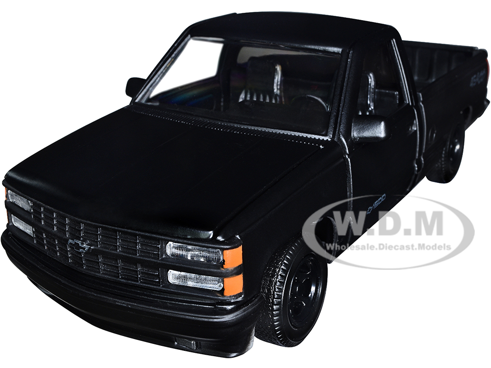 1992 Chevrolet 454 SS Pickup Truck Matt Black 1/24 Diecast Model Car by Motormax