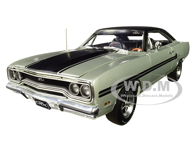 1970 Plymouth Gtx Metallic Silver With Black Vinyl Top And Black Stripes Limited Edition To 504 Pieces Worldwide 1/18 Diecast Model Car By Gmp