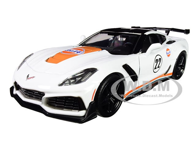 2019 Chevrolet Corvette ZR1 22 "Gulf Oil" White with Orange Stripes and Black Top 1/24 Diecast Model Car by Motormax