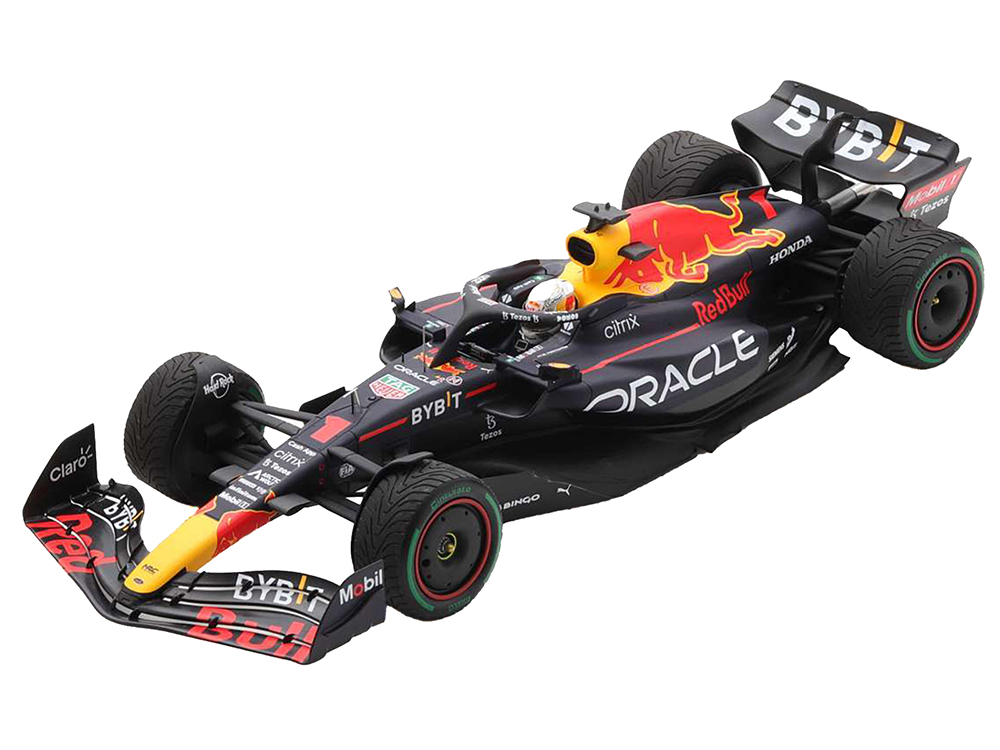Red Bull Racing RB18 #1 Max Verstappen Oracle Winner Formula One F1 Japanese GP (2022) with Acrylic Display Case 1/18 Model Car by Spark