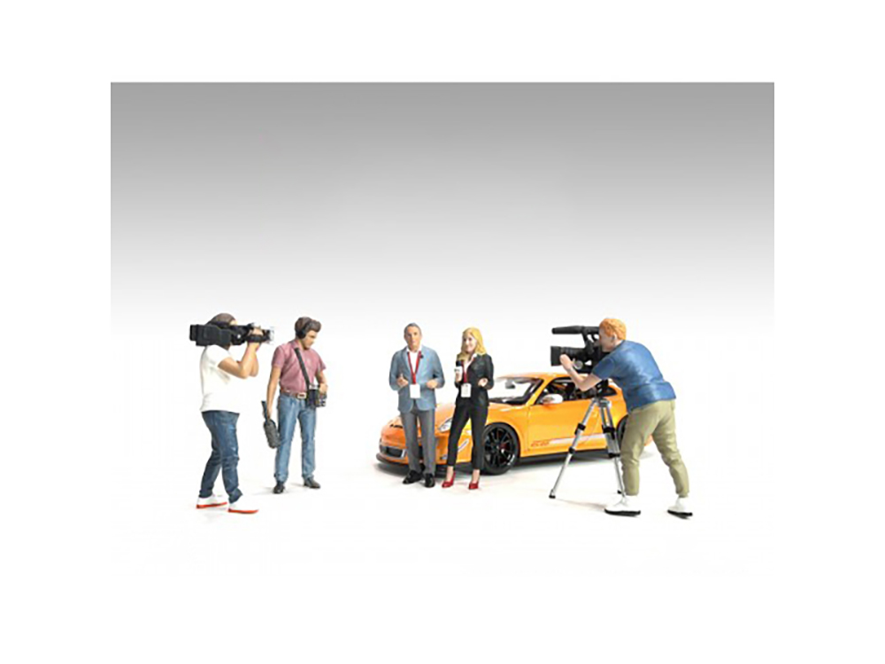 "On-Air" 6 piece Figures and Accessory Set for 1/18 Scale Models by American Diorama