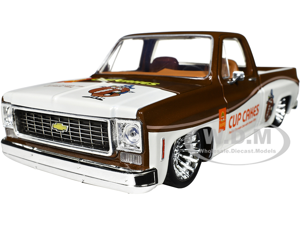 1974 Chevrolet Cheyenne 10 Pickup Truck Cup Cakes Dark Brown Metallic And Wimbledon White Limited Edition To 8350 Pieces Worldwide 1/24 Diecast Mod
