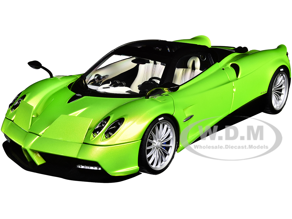 Pagani Huayra Roadster Verde Firenze Green Metallic and Carbon with Luggage Set 1/18 Model Car by Autoart