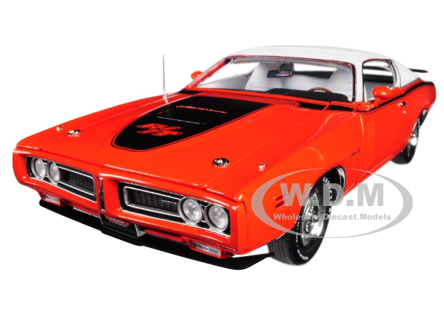 1971 Dodge Charger R/t With Sunroof Orange And White Top (mcacn) Limited Edition To 1002 Pieces Worldwide 1/18 Diecast Model Car By Autoworld