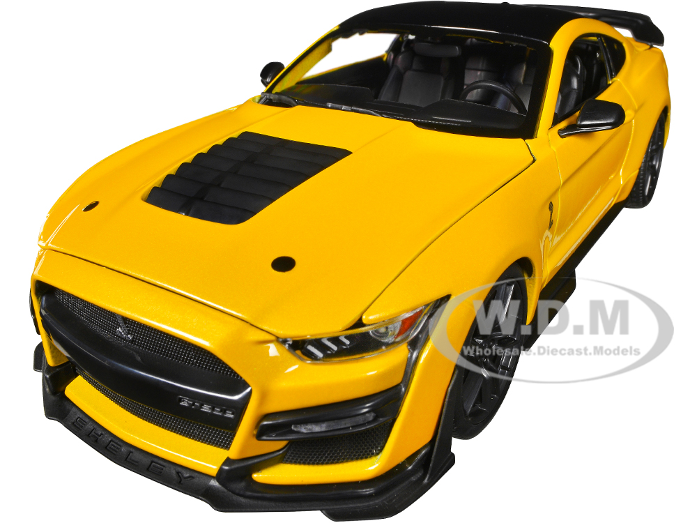 2020 Ford Mustang Shelby GT500 Yellow with Black Top "Special Edition" 1/18 Diecast Model Car by Maisto