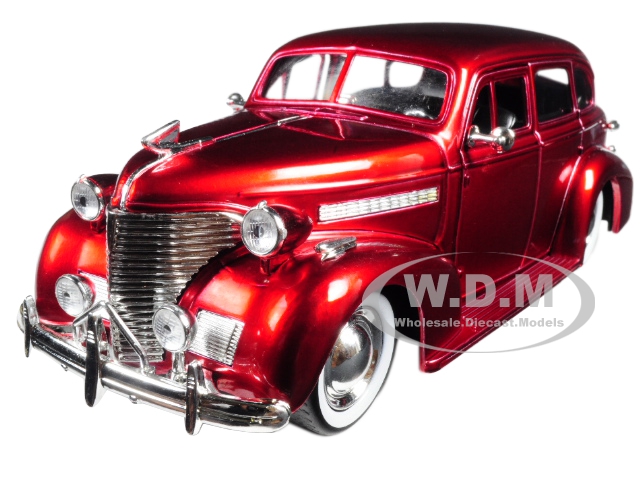 1939 Chevrolet Master Deluxe Red With Baby Moon Wheels "showroom Floor" 1/24 Diecast Model Car By Jada
