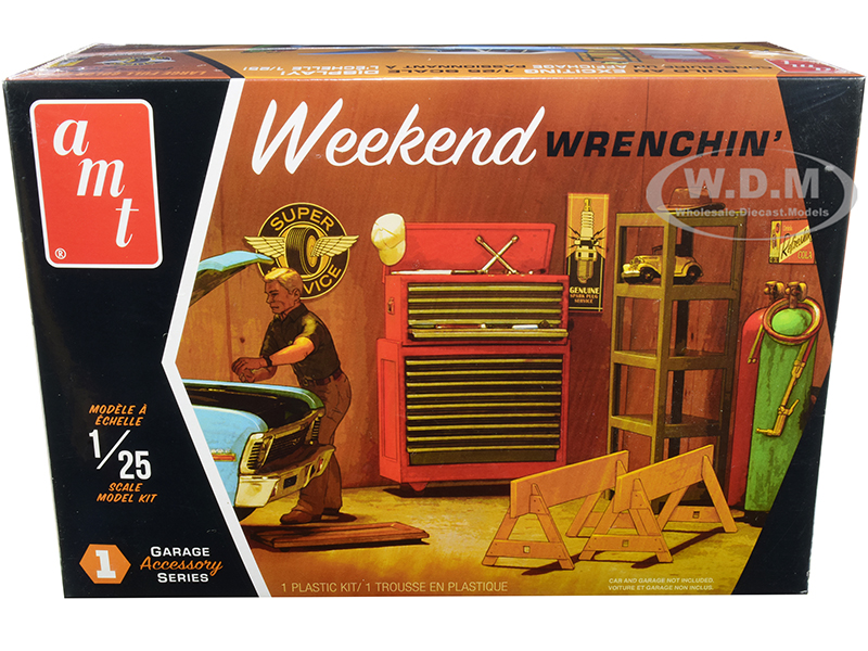 Skill 2 Model Kit Garage Accessory Set 1 with Figurine "Weekend Wrenchin" 1/25 Scale Model by AMT