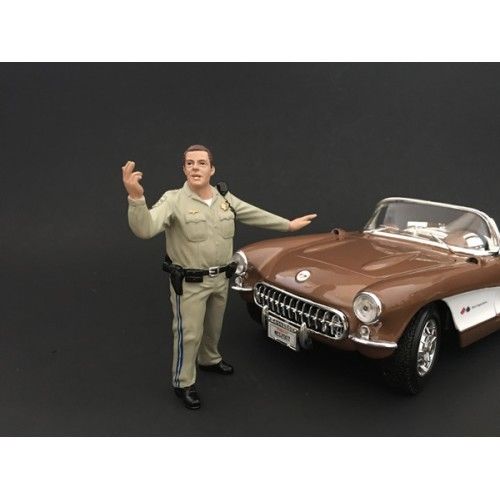 Highway Patrol Officer Directing Traffic Figurine / Figure For 124 Models by American Diorama