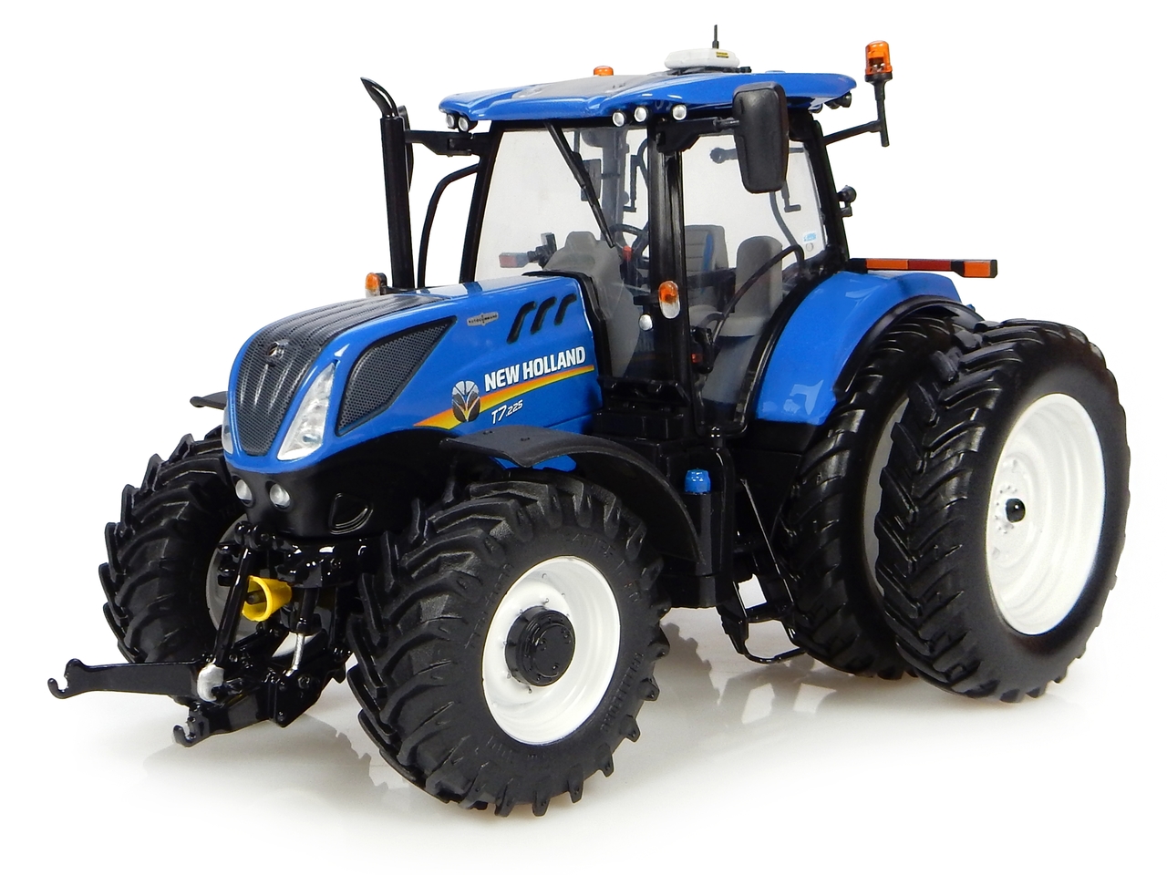 New Holland T7.225 Dual Wheels North American Version Tractor 1/32 Diecast Model By Universal Hobbies