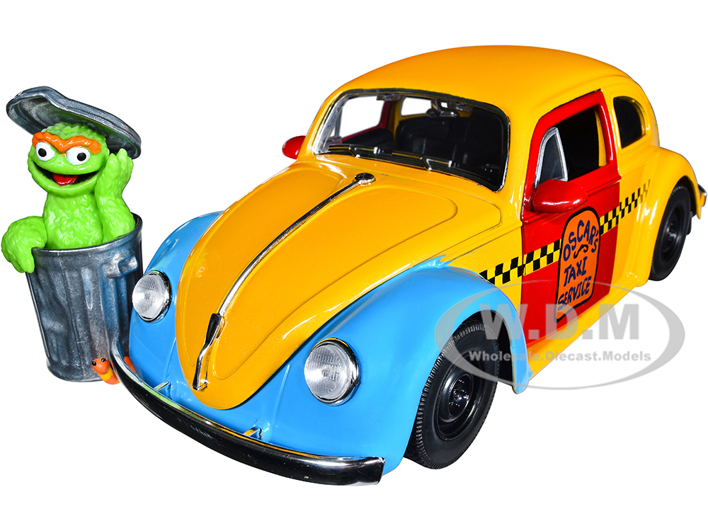 1959 Volkswagen Beetle Taxi Yellow and Blue Oscars Taxi Service and Oscar the Grouch Diecast Figure Sesame Street Hollywood Rides Series 1/24 Diecast Model Car by Jada