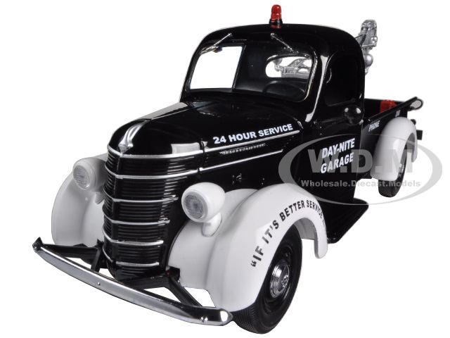 1938 International D-2 Pickup Truck With Tow Wrecker Boom 1/25 Diecast Model By First Gear