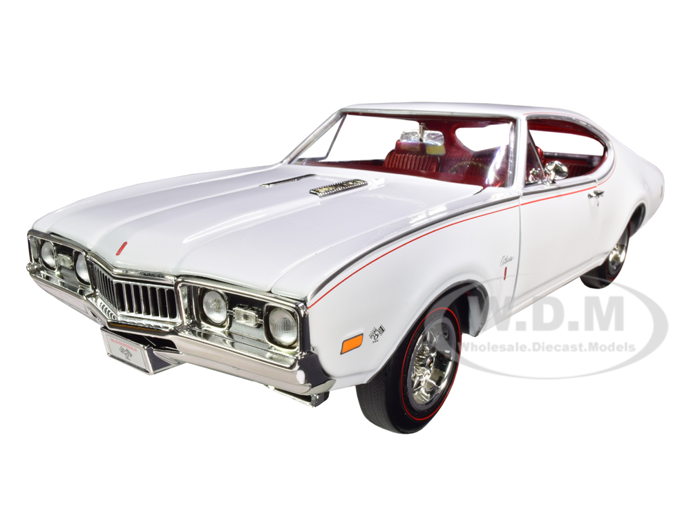 Image of 1968 Oldsmobile Cutlass S W31 White with Red Interior "Muscle Car &amp; Corvette Nationals" (MCACN) 1/18 Diecast Model Car by Autoworld