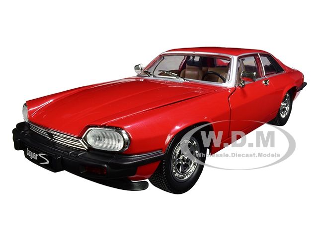1975 Jaguar Xjs Coupe Red 1/18 Diecast Model Car By Road Signature