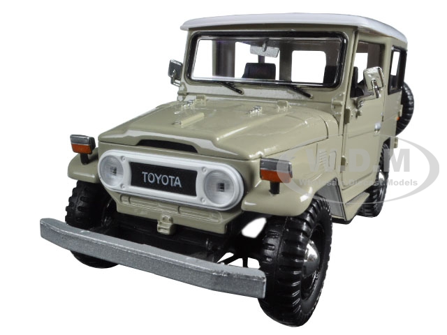 Toyota FJ40 Land Cruiser Beige With White Top 1/24 Diecast Model Car By Motormax