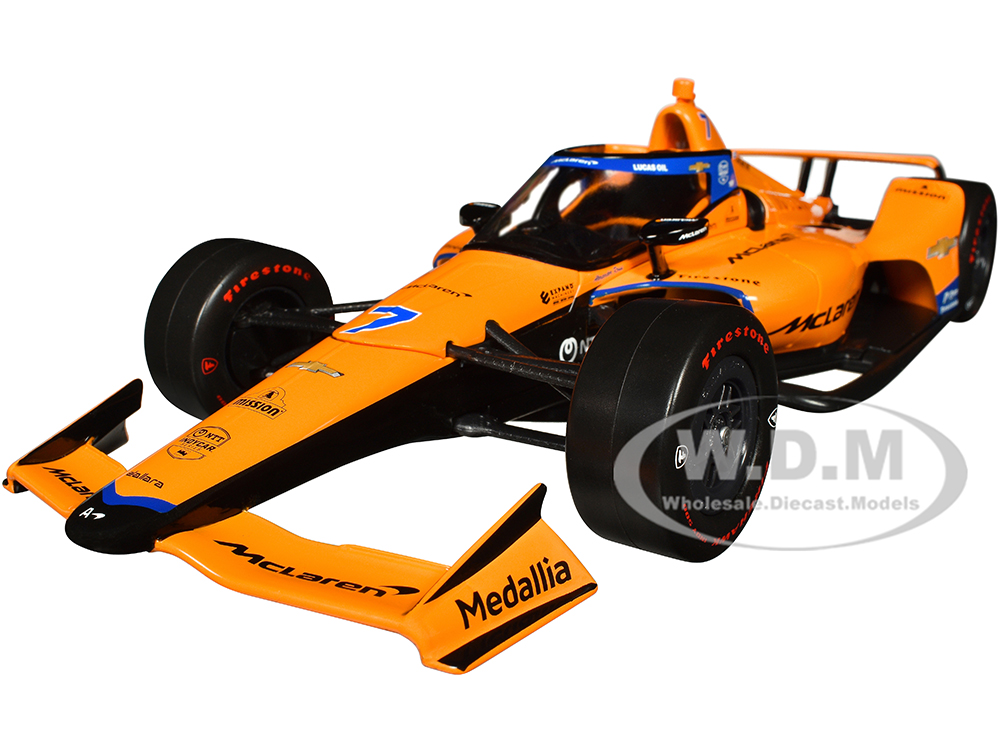Dallara IndyCar #7 Alexander Rossi McLaren Arrow McLaren 60th Anniversary Triple Crown Accolade Indianapolis 500 Livery NTT IndyCar Series (2023) 1/18 Diecast Model Car by Greenlight