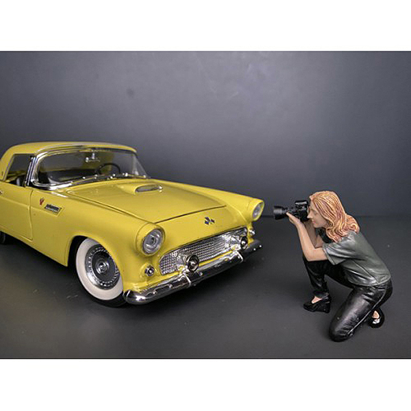 "weekend Car Show" Figurine Iii For 1/24 Scale Models By American Diorama