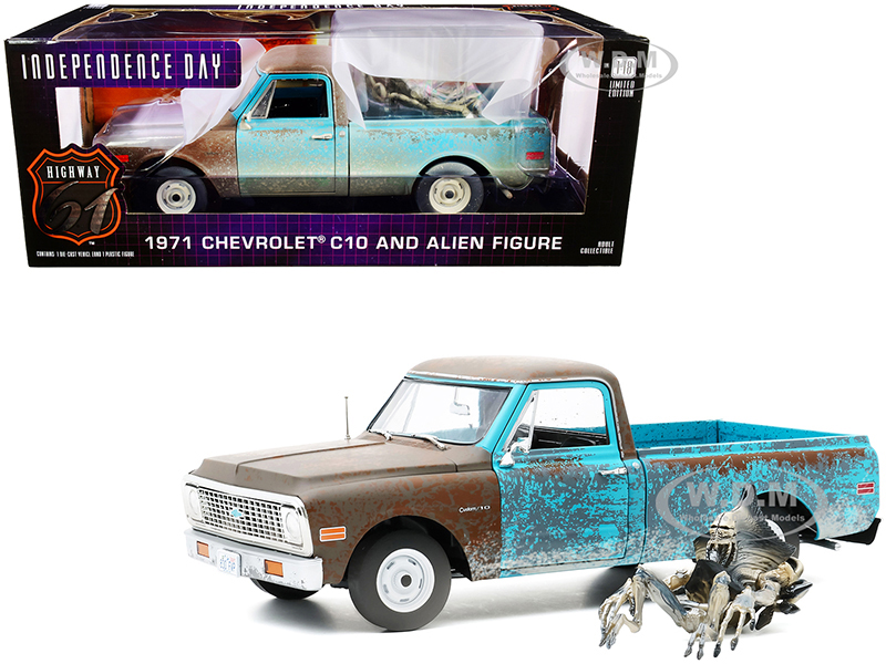 1971 Chevrolet C10 Pickup Truck Weathered with Alien Figurine "Independence Day" (1996) Movie 1/18 Diecast Model Car by Highway 61