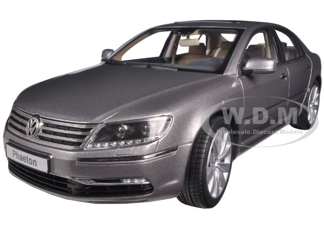 Volkswagen Phaeton Arabesque Silver 1/18 Diecast Model Car By Kyosho