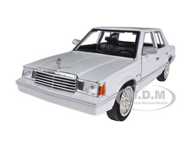 1982 Dodge Aries K White 1/24 Diecast Model Car By Motormax