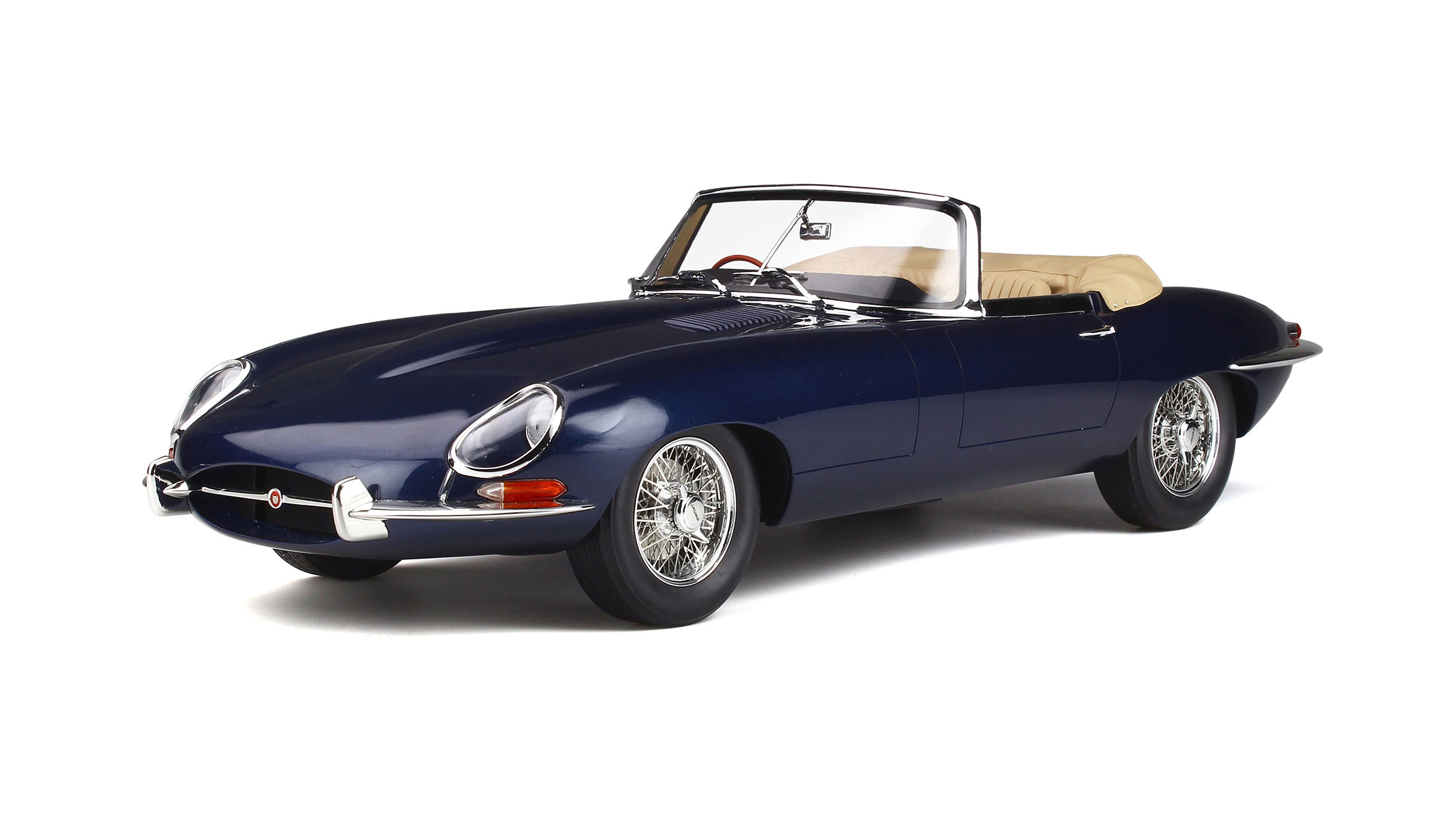 Jaguar E Type Roadster Rhd (right Hand Drive) Dark Blue Limited Edition To 500 Pieces Worldwide 1/12 Model Car By Gt Spirit