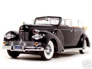Image of 1939 Lincoln Sunshine V12 Limousine with Flags Black 1/24 Diecast Model Car by Road Signature
