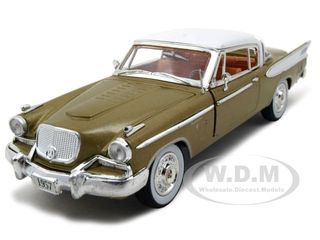 Image of 1957 Studebaker Golden Hawk Gold 1/32 Diecast Model Car by Signature Models