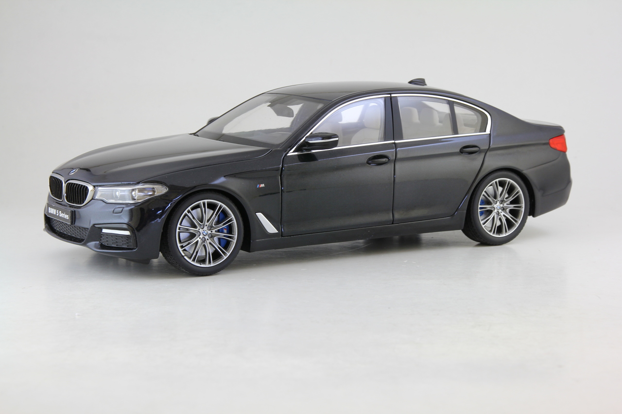 BMW 5 Series (G30) Black Sapphire 1/18 Diecast Model Car by Kyosho
