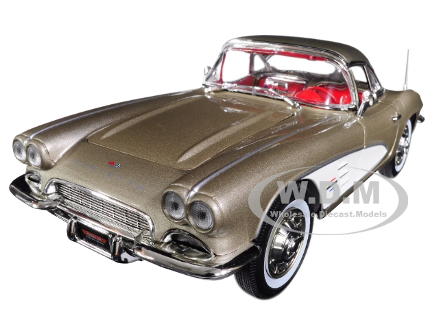 1961 Chevrolet Corvette Hard Top Fawn Beige "muscle Car & Corvette Nationals" (mcacn) Limited Edition To 1002 Pieces Worldwide 1/18 Diecast Model