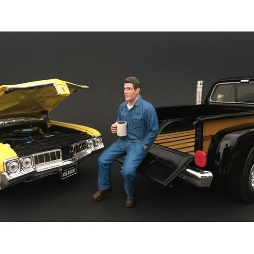 Mechanic Johnny Drinking Coffee Figurine For 1/24 Scale Models By American Diorama