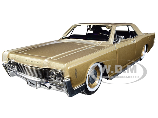 1966 Lincoln Continental Gold "classic Muscle" 1/26 Diecast Model Car By Maisto