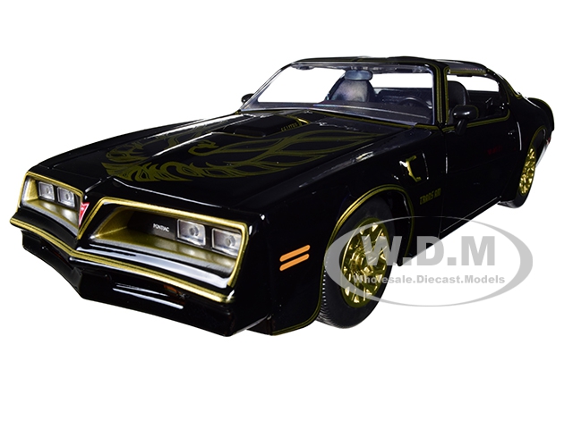 1977 Pontiac Firebird Trans Am Black with Replica Buckle Smokey and the Bandit (1977) Movie Hollywood Rides Series 1/24 Diecast Model Car by Jada