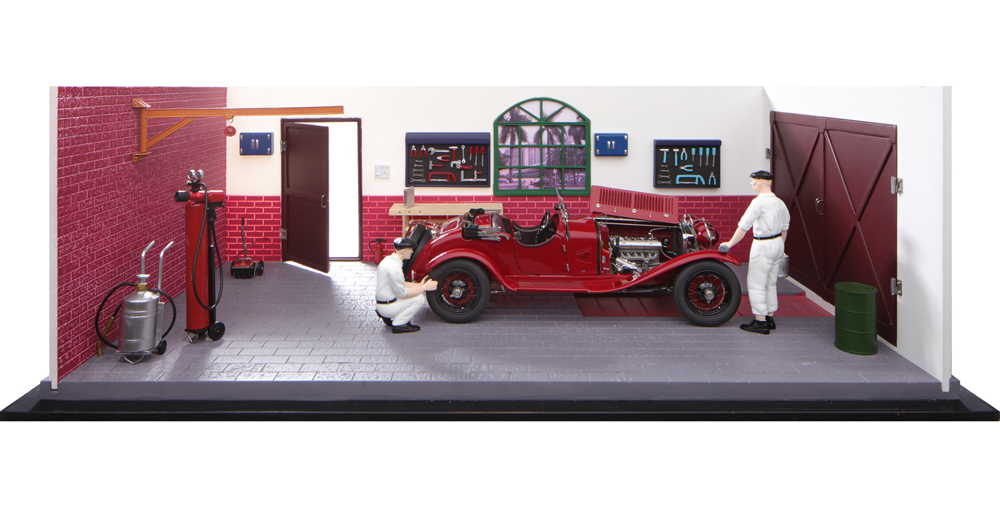 1930 Alfa Romeo 6C 1750 GS Red With Two Mechanics And Garage Workshop Diorama Limited Edition To 200 Pieces Worldwide 1/18 Diecast Model Car By CMC