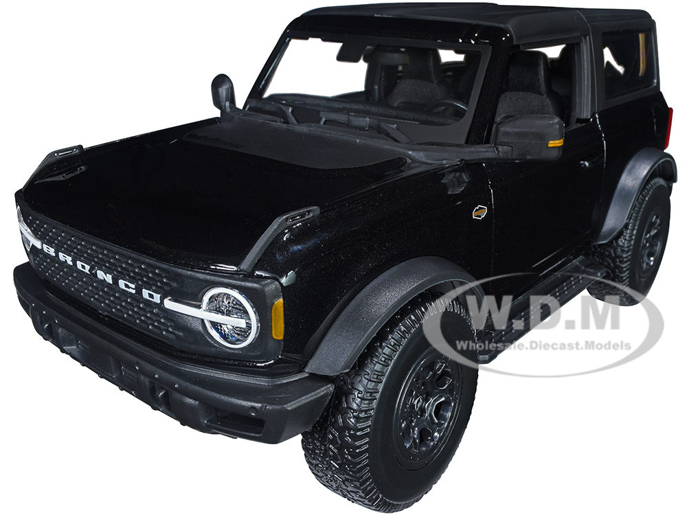 2021 Ford Bronco Wildtrak Black Metallic with Dark Gray Top Special Edition 1/18 Diecast Model Car by Maisto