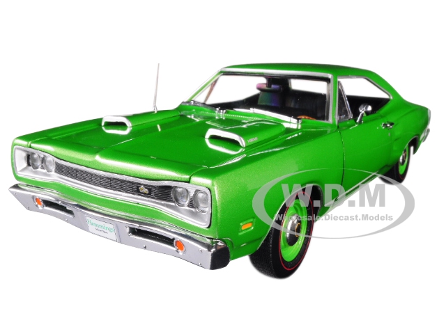 Image of 1969 Dodge Coronet Super Bee Green "Hemmings Muscle Machines" Magazine Limited Edition to 1002 pieces Worldwide 1/18 Diecast Model Car by Autoworld