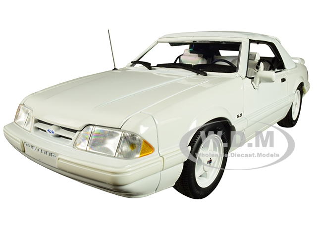 1993 Ford Mustang Lx 5.0l Convertible Feature Car Vibrant White Limited Edition To 474 Pieces Worldwide 1/18 Diecast Model Car By Gmp