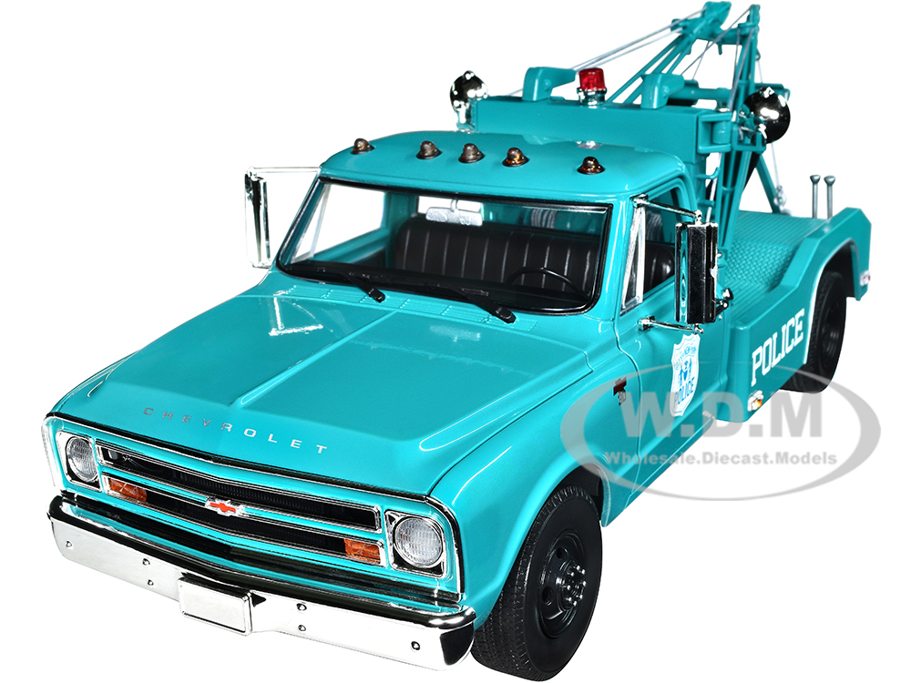 1967 Chevrolet C-30 Dually Wrecker Tow Truck Green "NYPD (New York City Police Department)" 1/18 Diecast Model Car by Greenlight