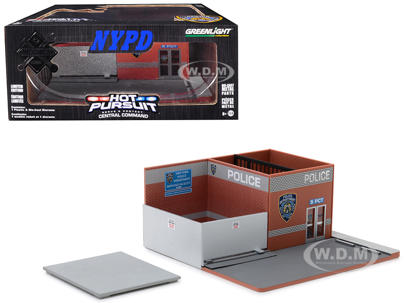 "hot Pursuit" Central Command New York City Police Department (nypd) Mechanics Corner Series 4 Diorama For 1/64 Scale Models By Greenlight