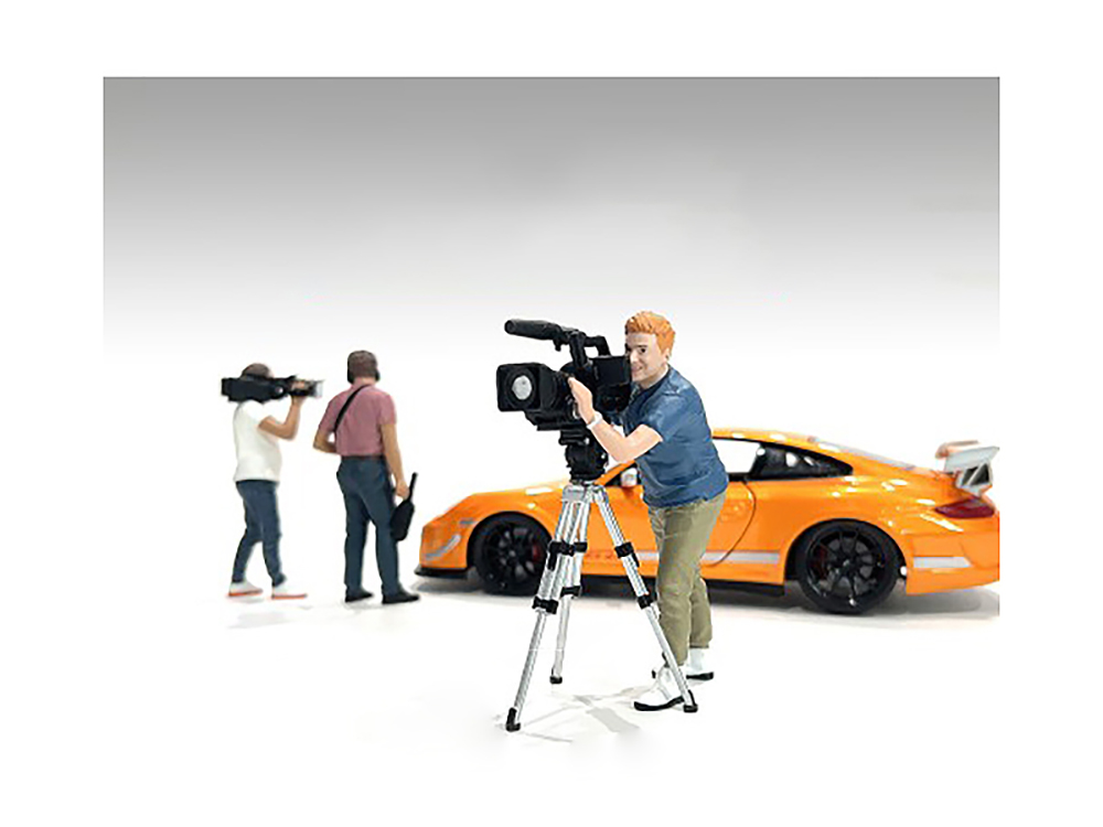 "On-Air" Figure 5 with Standing Camera for 1/18 Scale Models by American Diorama