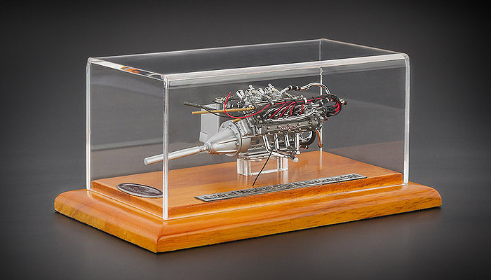 Engine with Display Showcase from 1960 Maserati Tipo 61 Birdcage 1/18 Diecast Model by CMC