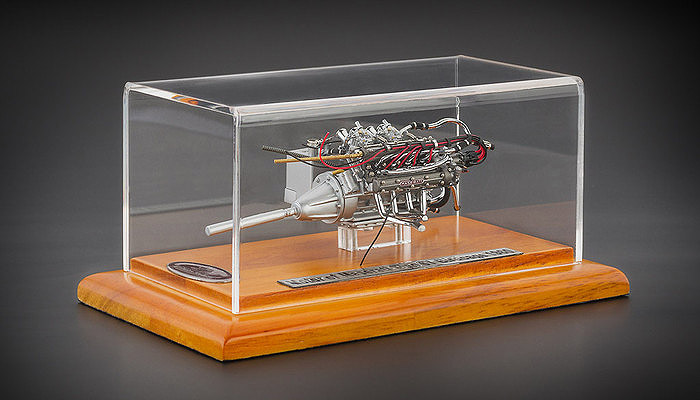 Engine With Display Showcase From 1960 Maserati Tipo 61 Birdcage 1/18 Diecast Model By Cmc