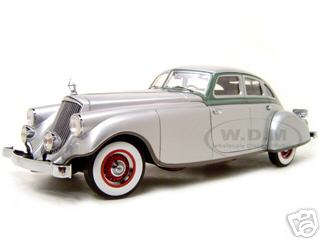 1933 Pierce Arrow Silver 1/18 Diecast Model Car by Signature Models