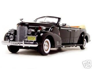 Image of 1938 Cadillac V-16 Roosevelt Limousine with Flags 1/24 Diecast Car Model by Road Signature